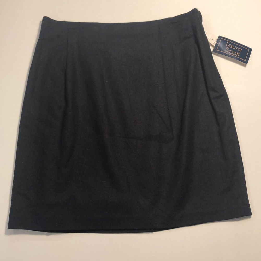 NWT Laura Scott skirt. Black. Size 18